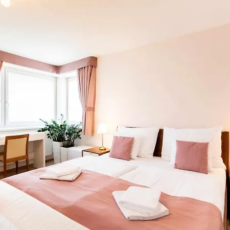Uno 4* Zlin
